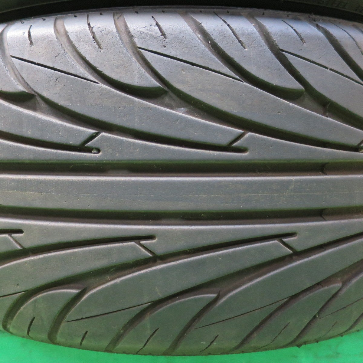 *送料無料* バリ溝！20年！9.5分★225/45R18 ナンカン ウルトラスポーツ NS-2 タイヤ 18インチ クラウン プリウスα ヴェゼル等★4090302イノタ