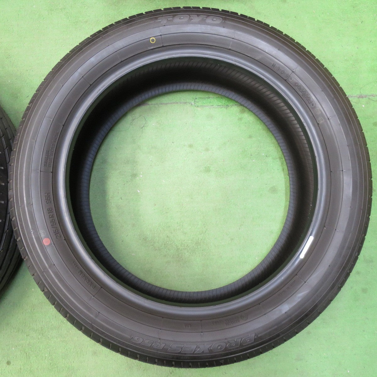 [送料無料] 新車外し！24年★215/55R18 トーヨー プロクセス R56 タイヤ 18インチ CX-30 MX-30 等★5032806イノタ