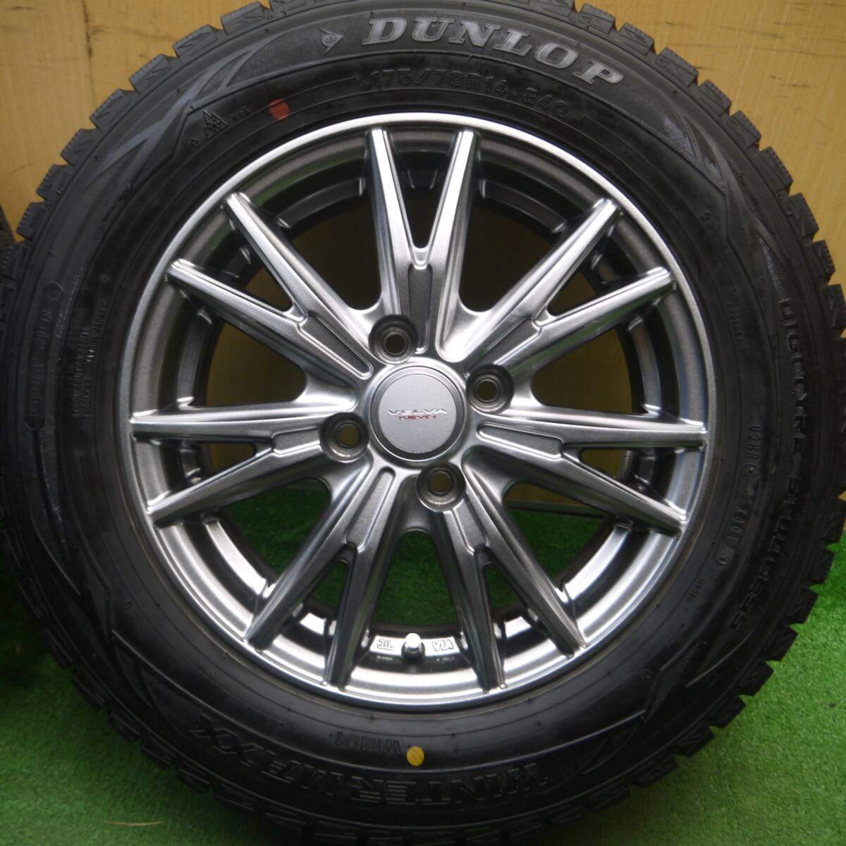 バリ溝！キレイ！9分★スタッドレス 175/70R14 ダンロップ ウインターマックス WM01 VELVA KEVIN ヴェルヴァ 14インチ PCD100/4H★5021810Hス