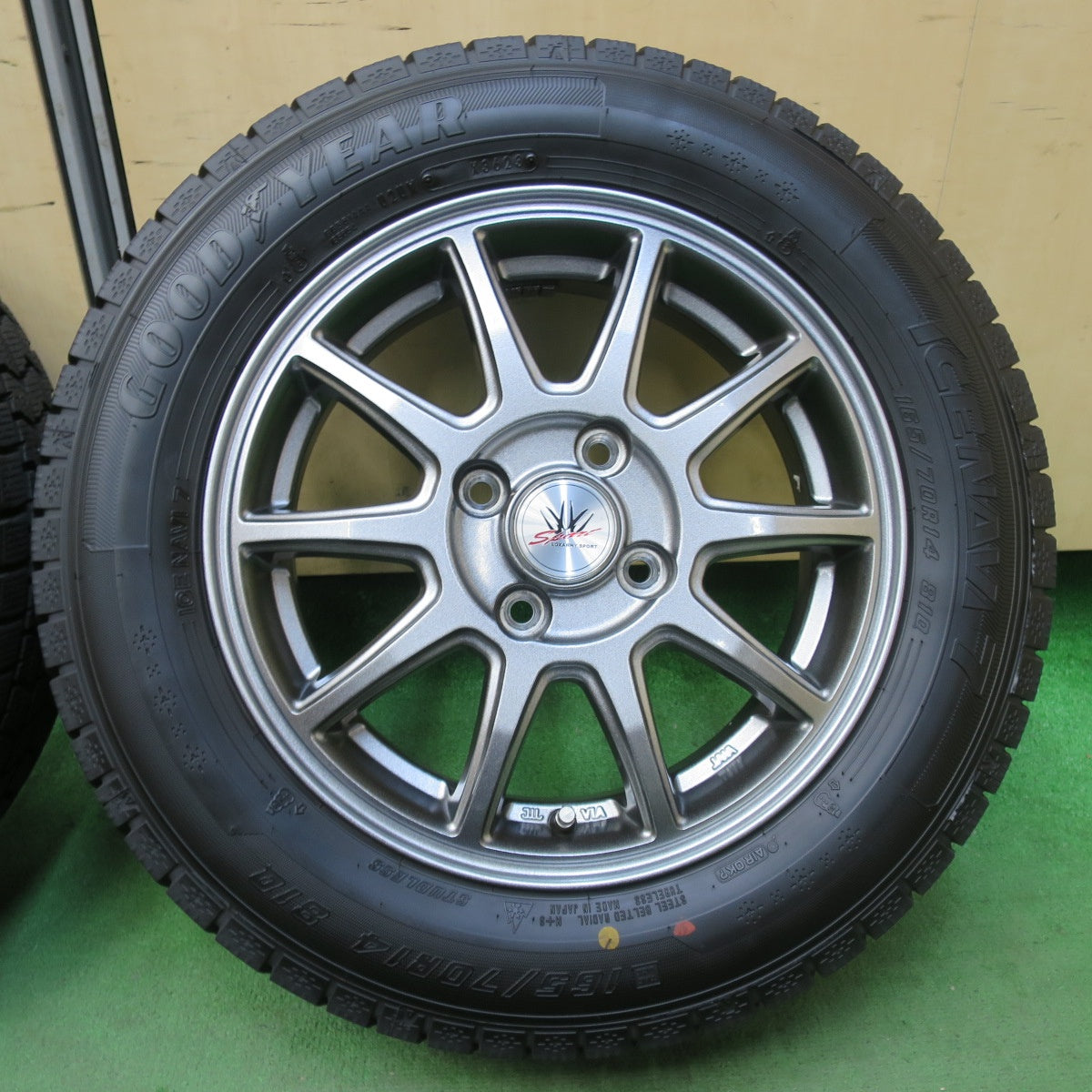 バリ溝！23年！キレイ！9分★LOXARNY  SPORT 165/70R14 スタッドレス グッドイヤー アイスナビ7 14インチ ロクサーニ スポーツ ハスラー ソリオ 等 PCD100/4H★5103101イス