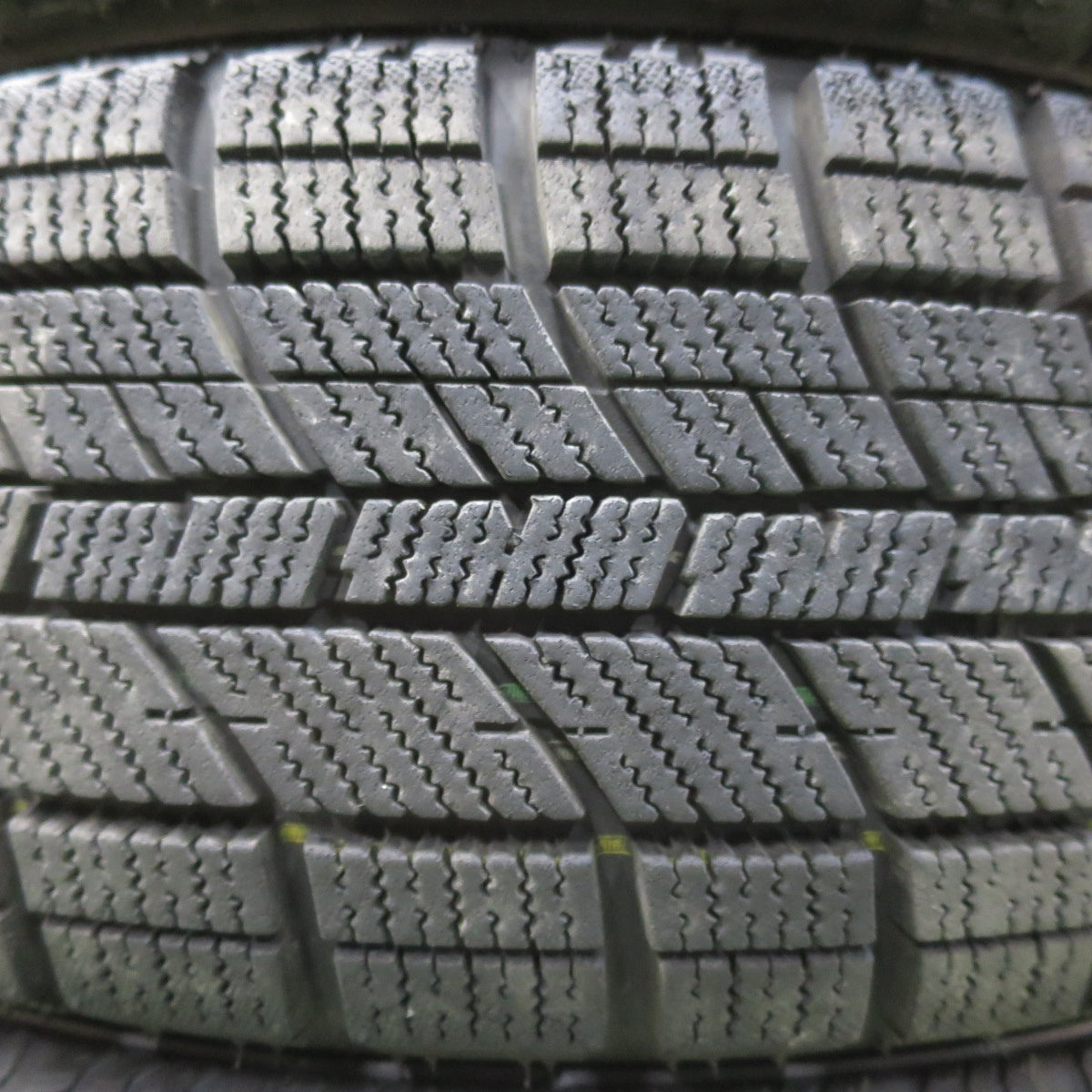 バリ溝！23年！キレイ！9分★スタッドレス 165/55R15 ナンカン アイス アクティバ AW-1 EMBELY 15インチ 軽サイズ 軽自動車 PCD100/4H★5102709イス