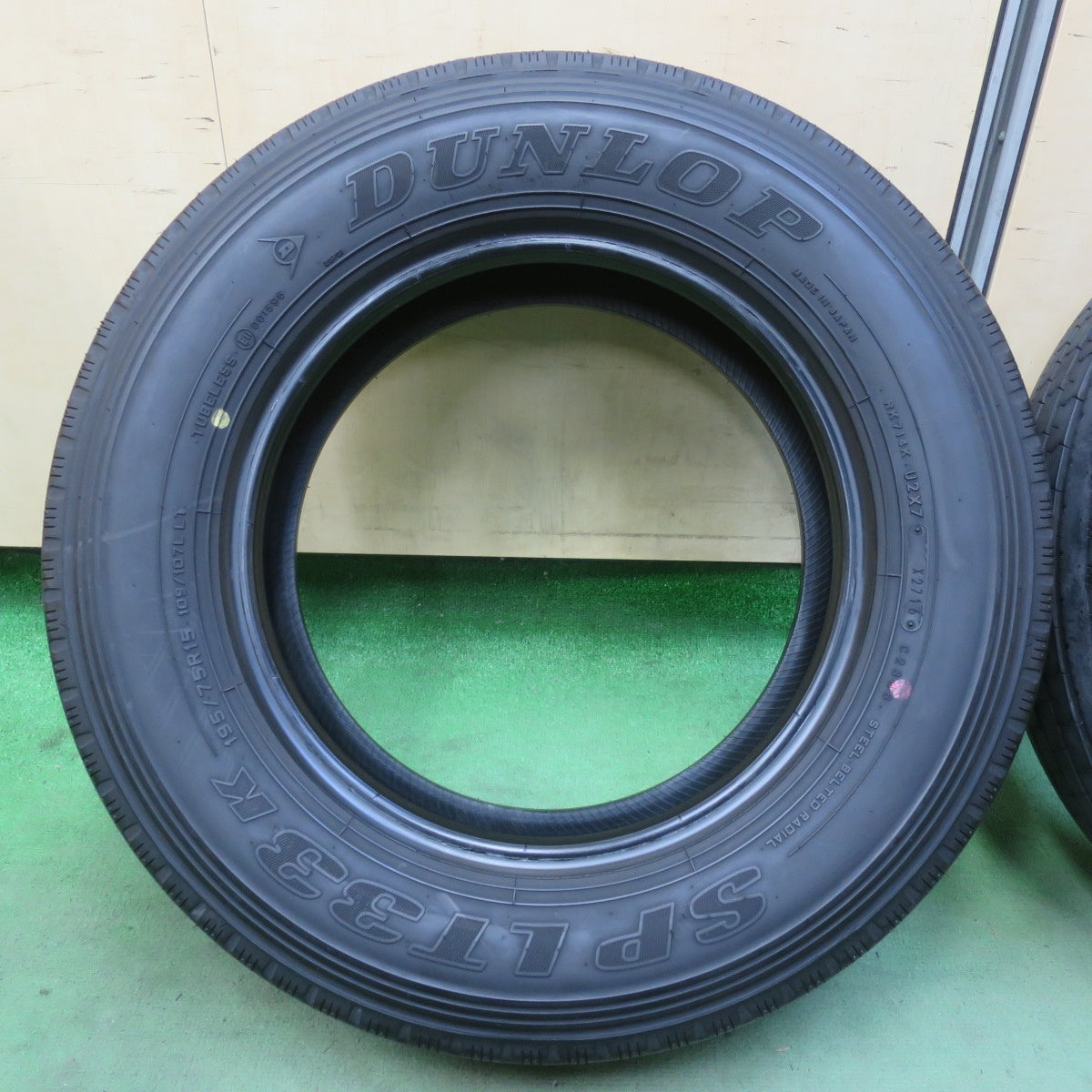 バリ溝！9.5分！2本★トラック タイヤ 195/75R15 109/107L ダンロップ SPLT33K タイヤ 15インチ ダイナ キャンター 等★6050610イノタ