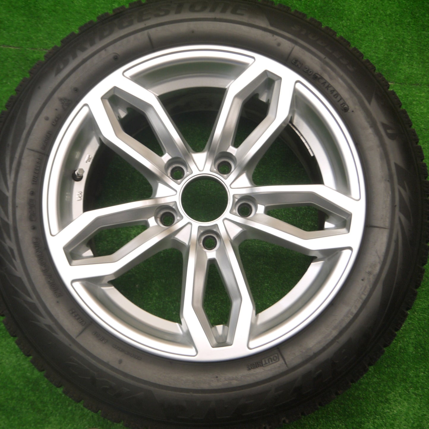 *送料無料* バリ溝！キレイ！9分★BMW 等 AGA TAS 205/60R16 スタッドレス ブリヂストン ブリザック VRX2 16インチ PCD120/5H★4080504Hス