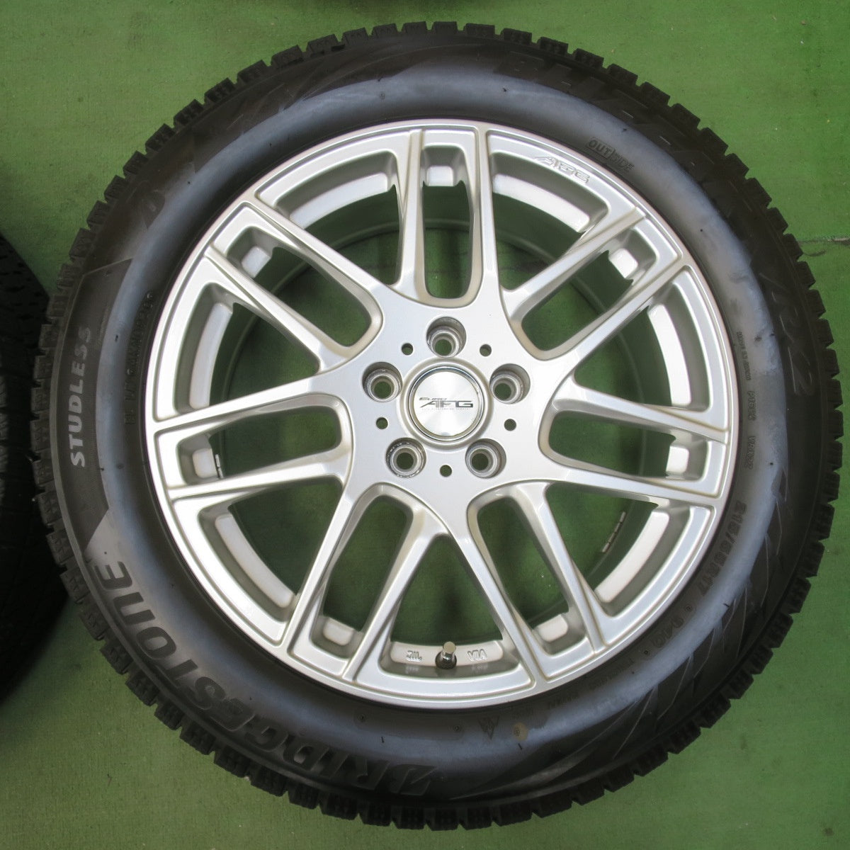 バリ溝！キレイ！9.5分★プジョー 等 EURO AFG 215/55R17 スタッドレス ブリヂストン ブリザック VRX2 ユーロ 17インチ PCD108/5H★5112814イス