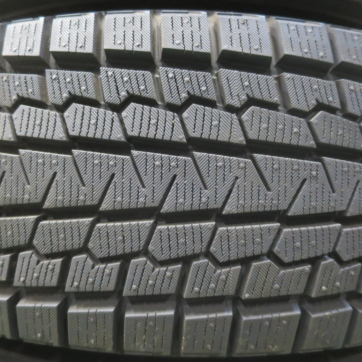 ほぼ未使用！23年！キレイ★スタッドレス 225/65R17 ヨコハマ アイスガード G075 MiLLOUS VX ミルアス 17インチ PCD114.3/5H★6033105イス