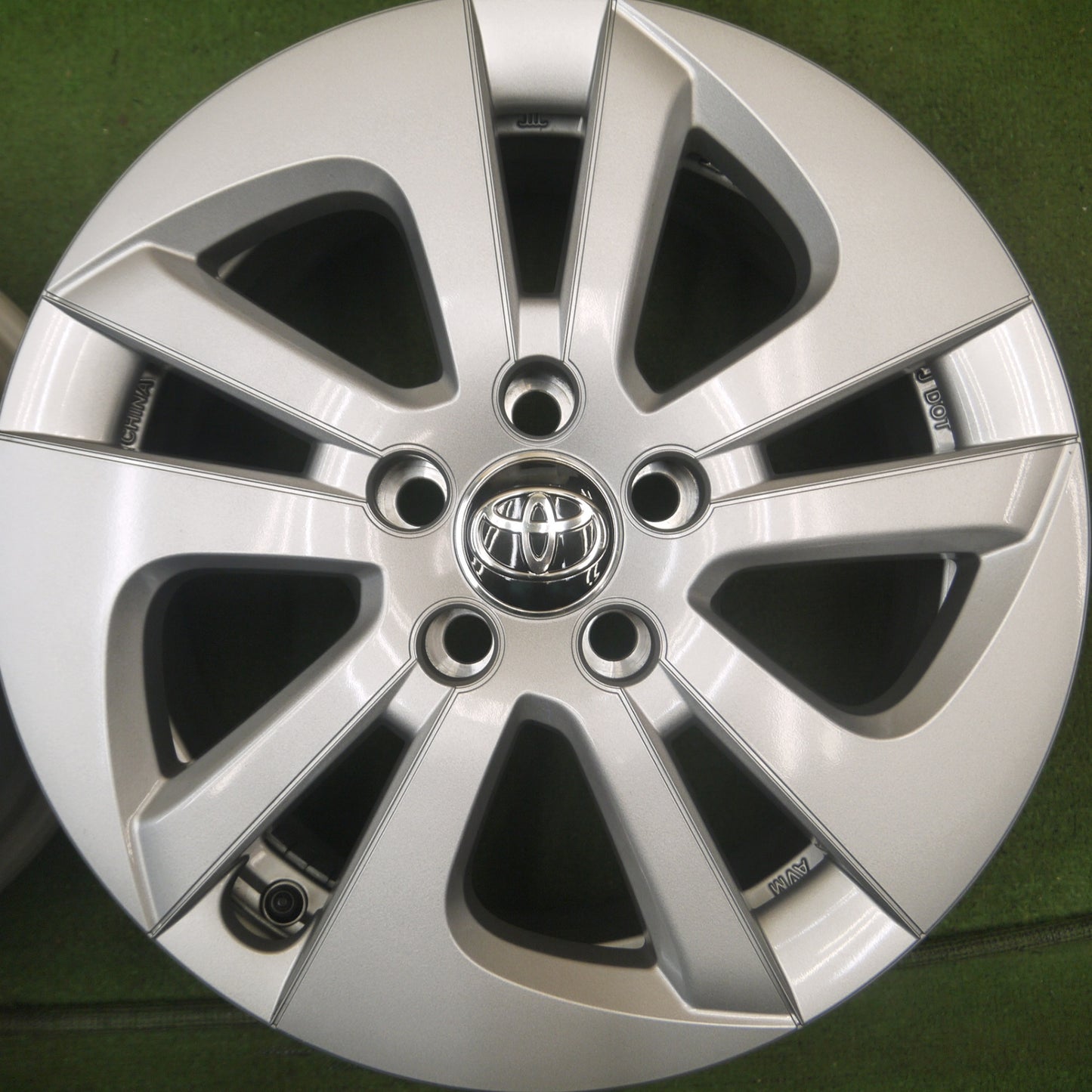 *送料無料* 新車外し★トヨタ 50系 プリウス 純正 ホイール 15インチ 15×6.5J PCD100/5H★4062401Hホ