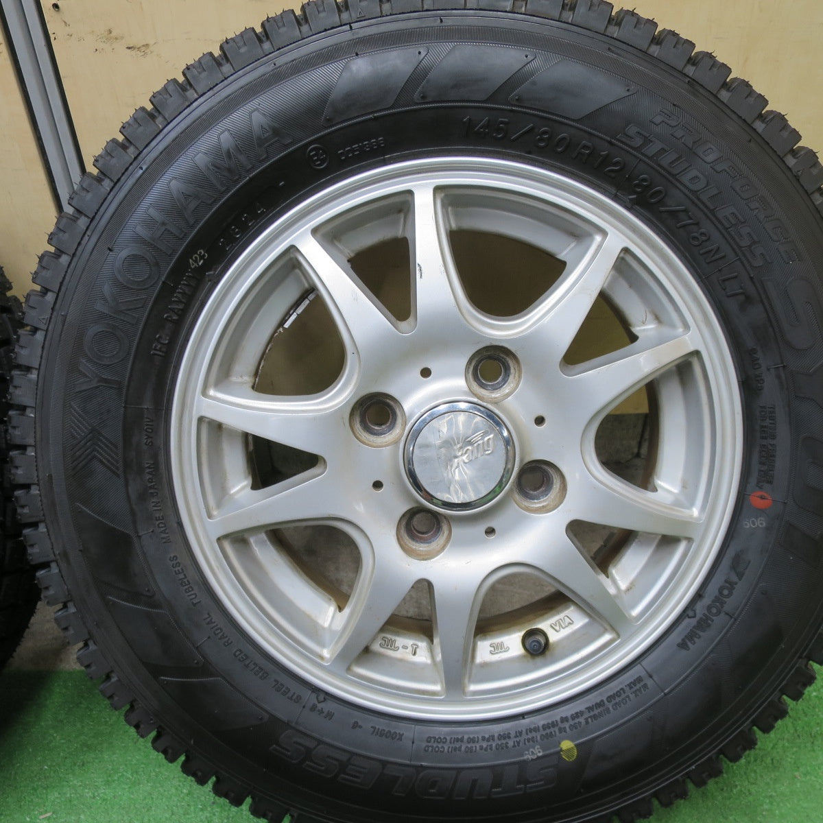 タイヤほぼ未使用！24年★スタッドレス 145/80R12 80/78N ヨコハマ SY01 Fang ファング 12インチ PCD100/4H★5051303TTス