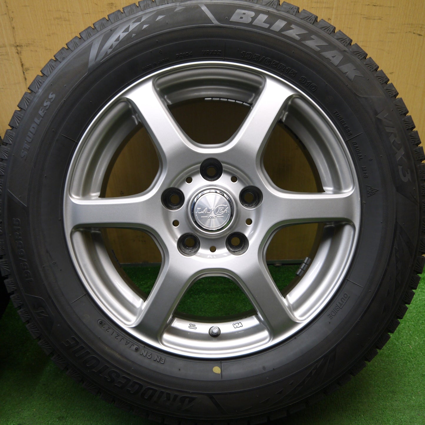 バリ溝！22年！9.5分★スタッドレス 195/65R15 ブリヂストン ブリザック VRX3 LAYCEA 02 レイシア 15インチ PCD114.3/5H★5060308Hス