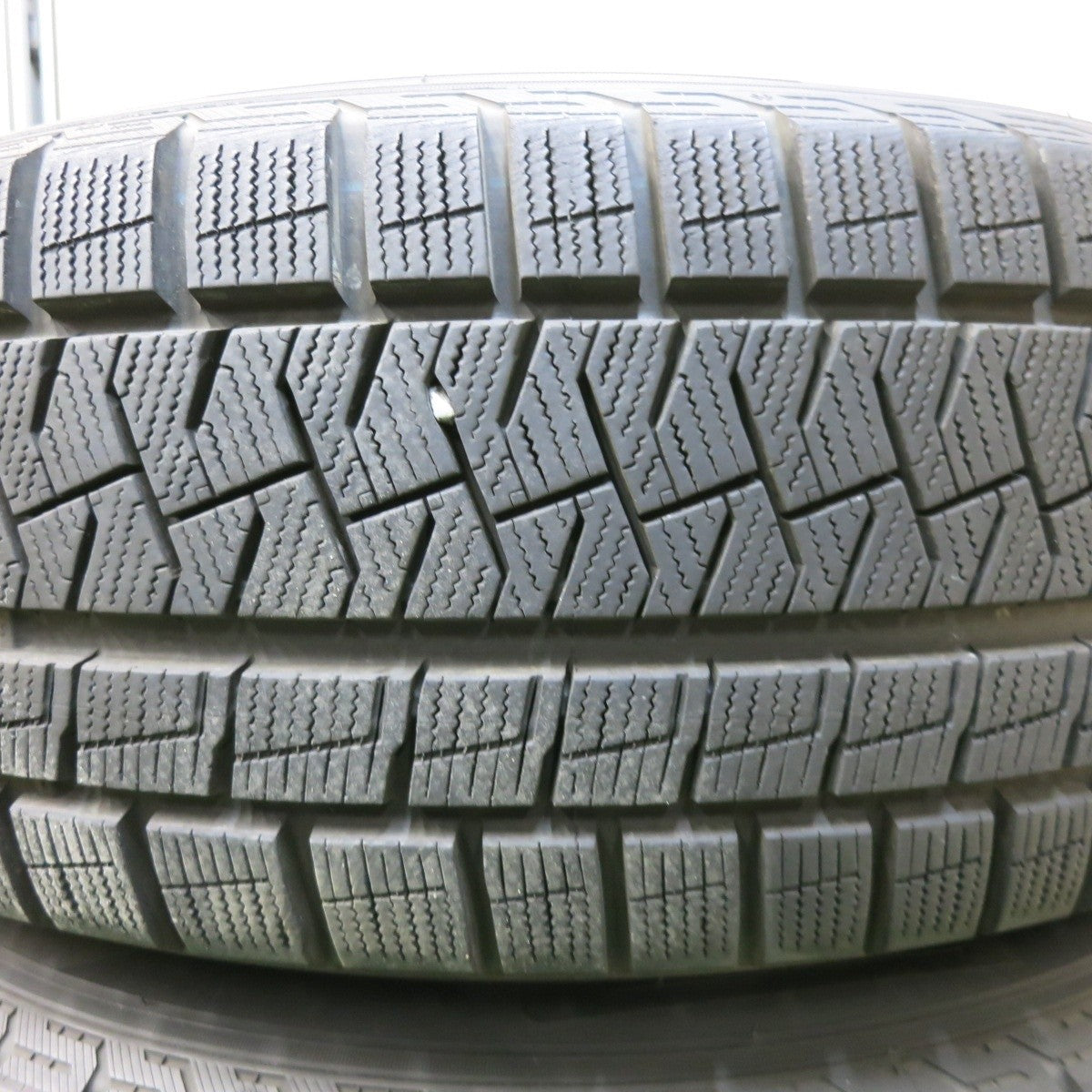 バリ溝！21年！キレイ！9.5分！付属品付★Lehrmeister L-F FIRST 225/60R18 スタッドレス ピレリ アイスアシンメトリコ レアマイスター L-Fファースト PCD114.3/5H★5022607SYス