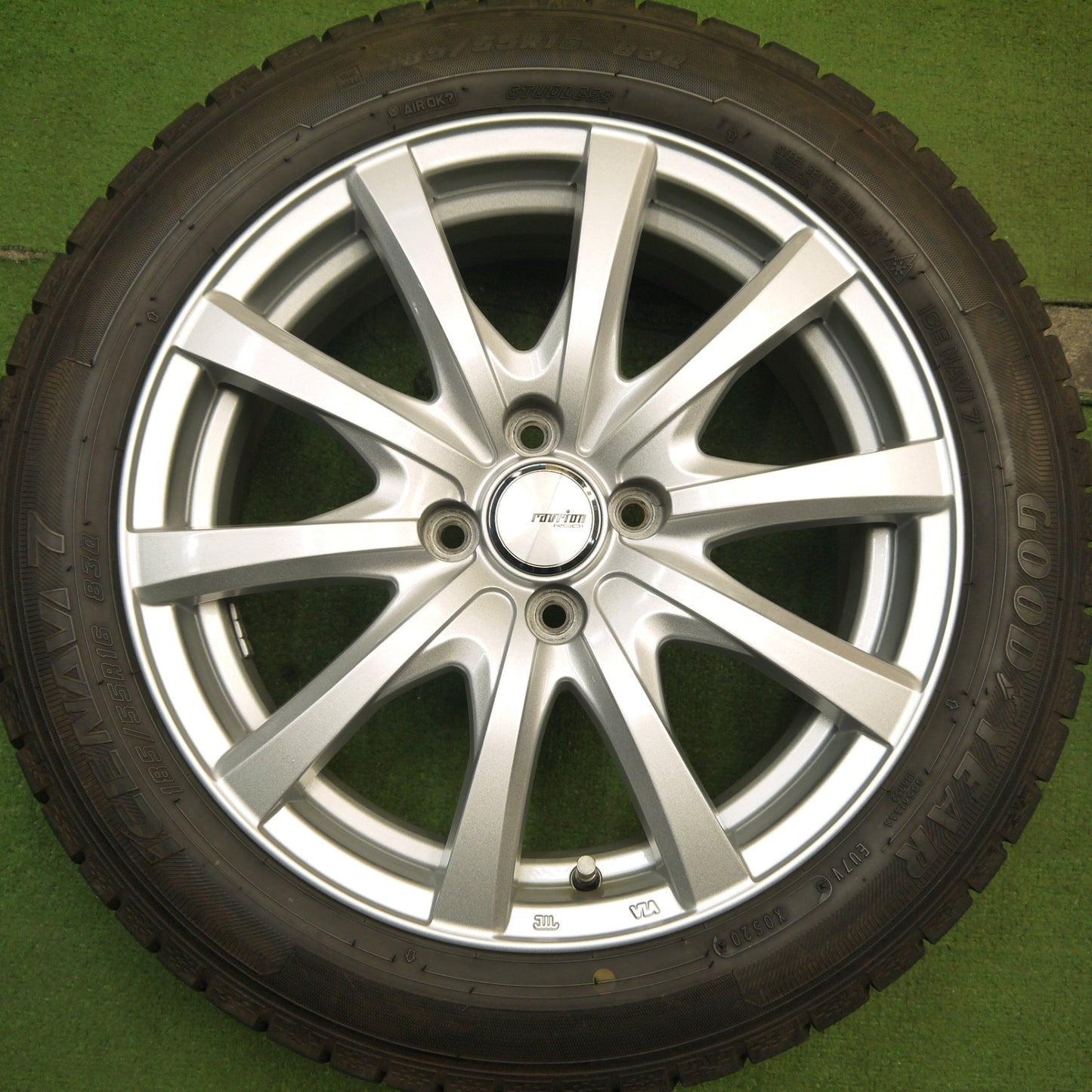 バリ溝！キレイ！9.5分★スタッドレス 185/55R16 グッドイヤー アイスナビ7 ravrion RS01 ラブリオン 16インチ PCD100/4H★5052607Hス