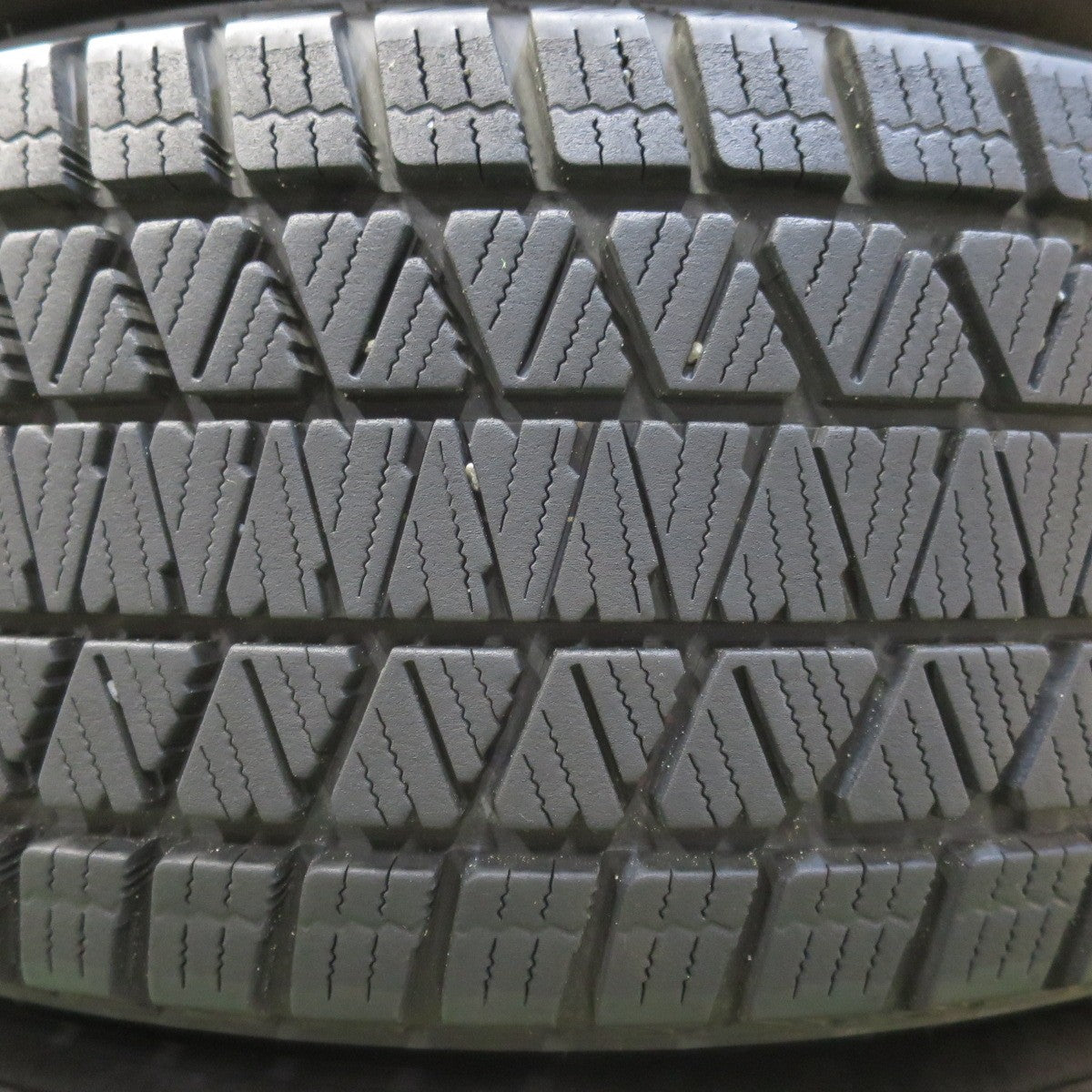 バリ溝！21年！キレイ！9分★スタッドレス 225/65R17 ブリヂストン ブリザック DM-V3 ESTROSA エステローザ 17インチ PCD114.3/5H★5100911イス