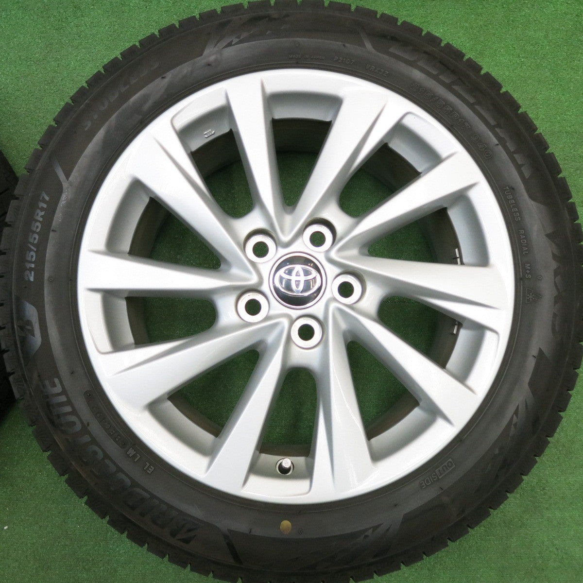 バリ溝！22年！9.5分★トヨタ 70系 カムリ 純正 215/55R17 スタッドレス ブリヂストン ブリザック VRX3 17インチ PCD114.3/5H★5121811HAス