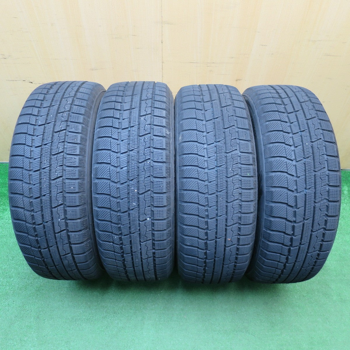 バリ溝！キレイ！9.5分★スタッドレス 215/60R17 トーヨー ウインター トランパス TX SIBILLA NEXT C5 シビラ 17インチ PCD114.3/5H★5122502NJス