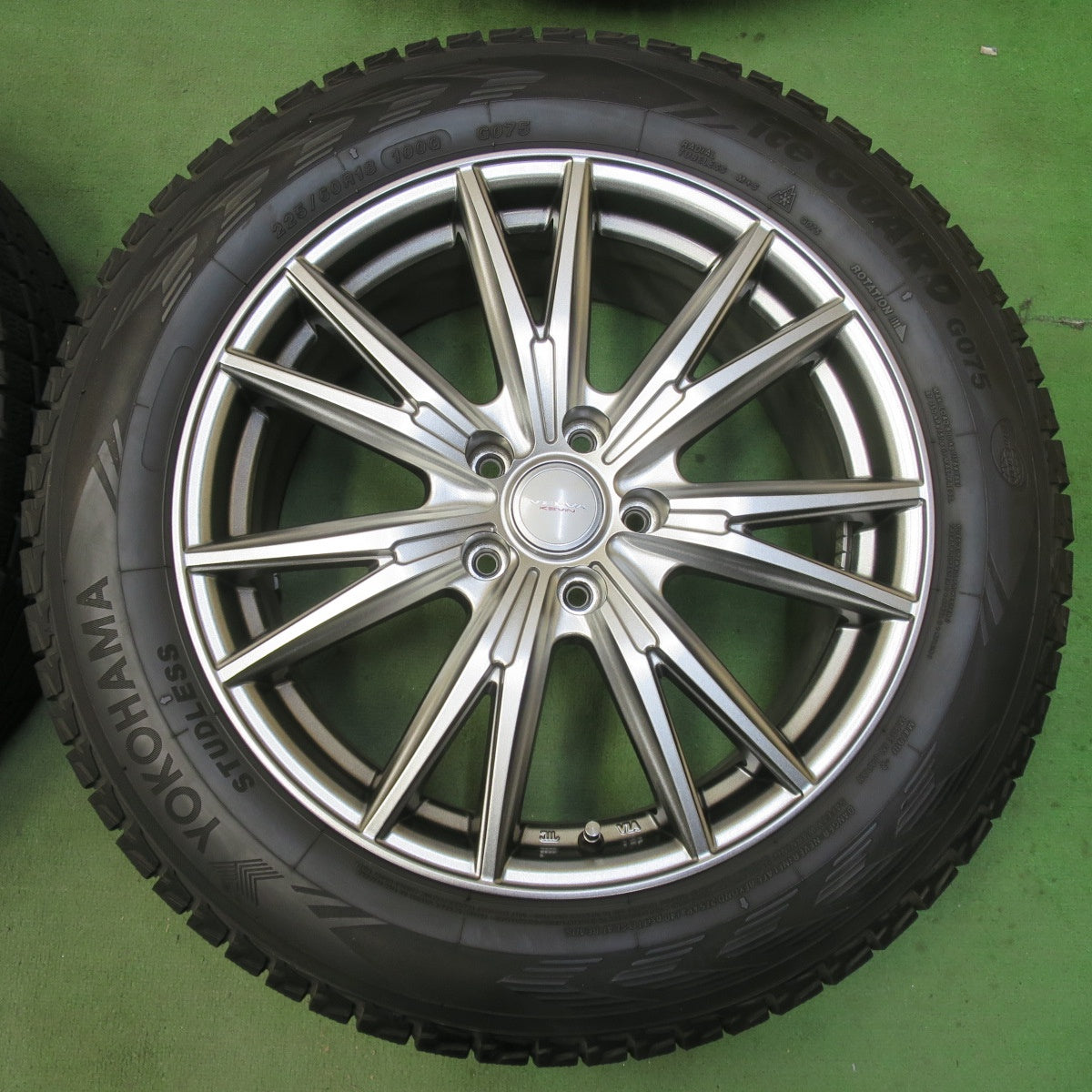 バリ溝！キレイ！9分★スタッドレス 225/60R18 ヨコハマ アイスガード G075 VELVA KEVIN ヴェルヴァ ケヴィン 18インチ PCD114.3/5H★5102304イス