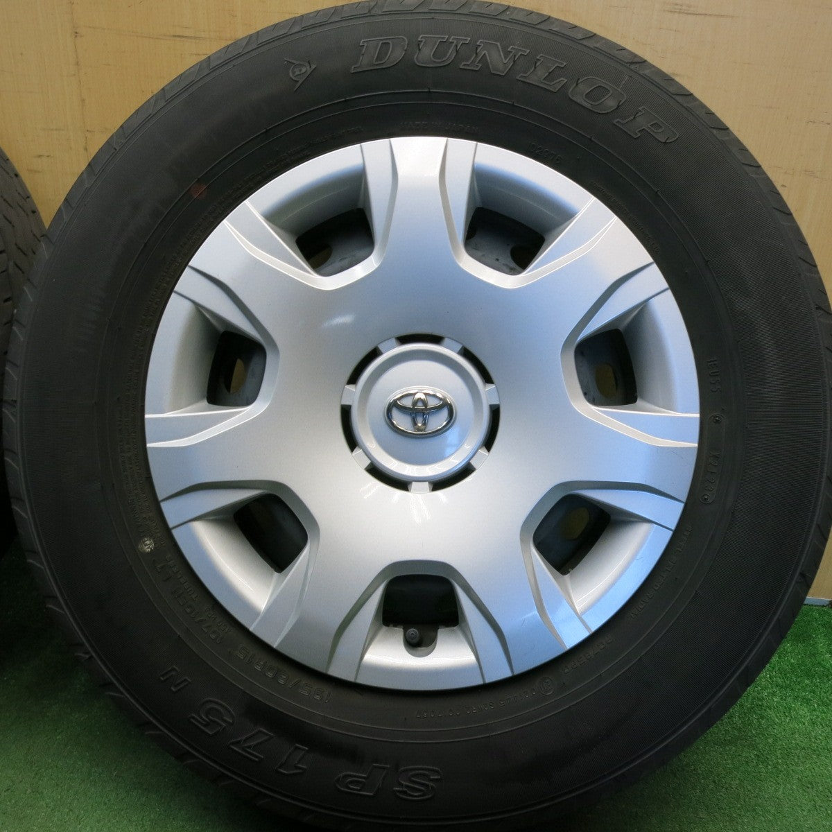 キレイ！23年★トヨタ 200系 ハイエース 純正 スチール 195/80R15 107/105N ダンロップ SP175N 15インチ PCD139.7/6H★6053004HAノ
