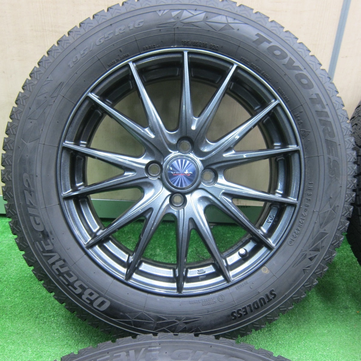 バリ溝！21年！キレイ！9分★スタッドレス 195/65R16 トーヨー オブザーブ GIZ2 VELVA SPORTZ ヴェルヴァ 16インチ PCD100/4H★4121003TNス