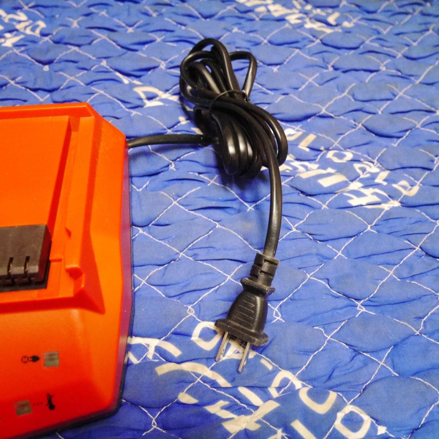 [送料無料] ☆HILTI ヒルティ マルチ チャージャー 4個口 充電器 C4/36-MC4 01 7.2V-36V 電動 工具に 100V①☆