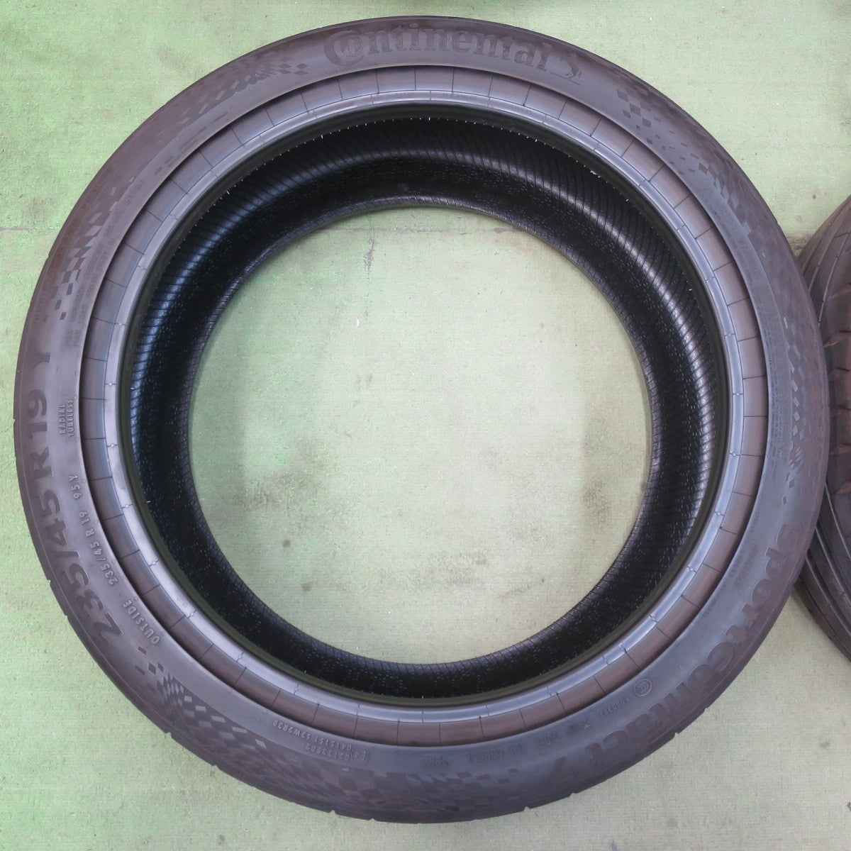 バリ溝！24年！8.5分★235/45R19 コンチネンタル スポーツコンタクト7 タイヤ 19インチ レクサス LBX ボルボ V60CC ベンツ GLA 等★5111510イノタ