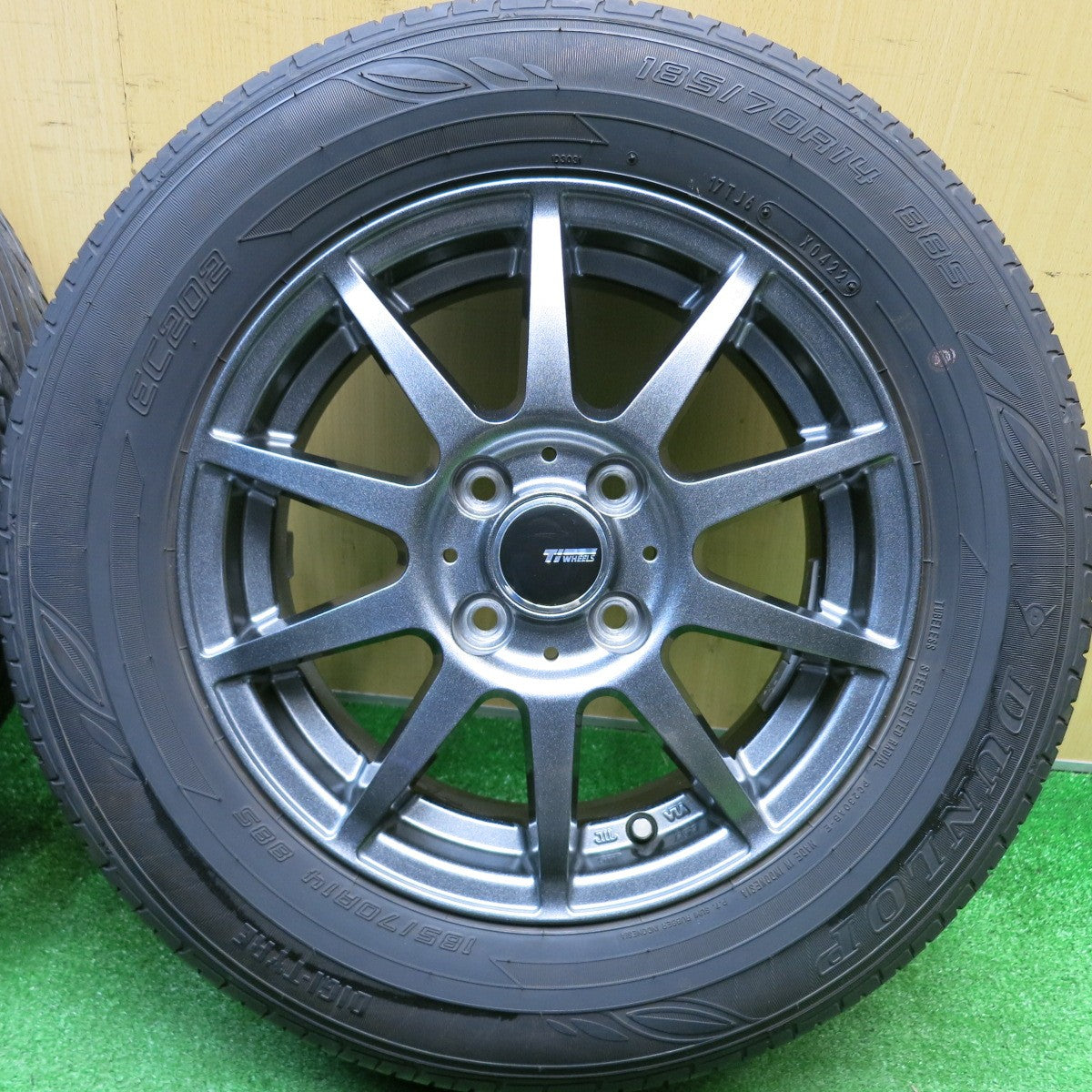 バリ溝！22年！キレイ！9分★185/70R14 ダンロップ EC202 Ti WHEELS 社外 アルミ 14インチ PCD100/4H★5122105HAノ