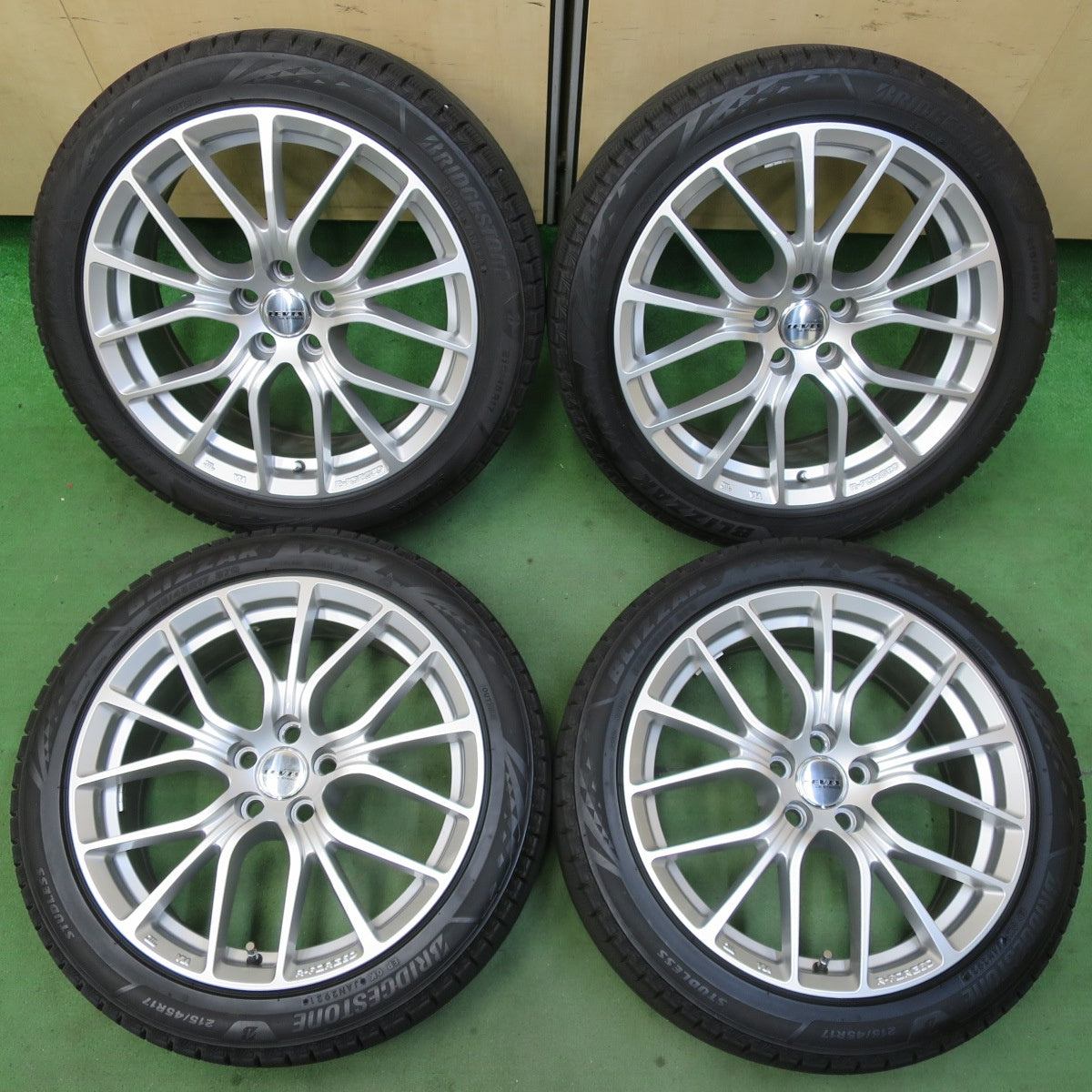 バリ溝！21年！9.5分★プリウス 等 215/45R17 スタッドレス ブリヂストン ブリザック VRX3 R-FORGED LEVIS LASTRADA レヴィス ラ・ストラーダ PCD100/5H★5070607イス