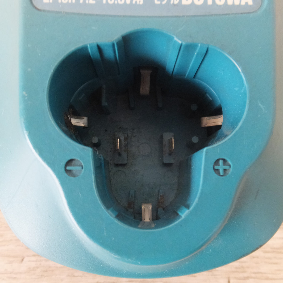 ★マキタ makita 充電器 DC10WA　100V～ 45VA 50-60Hz　7.2V-10.8V 2.4A-1.6A★