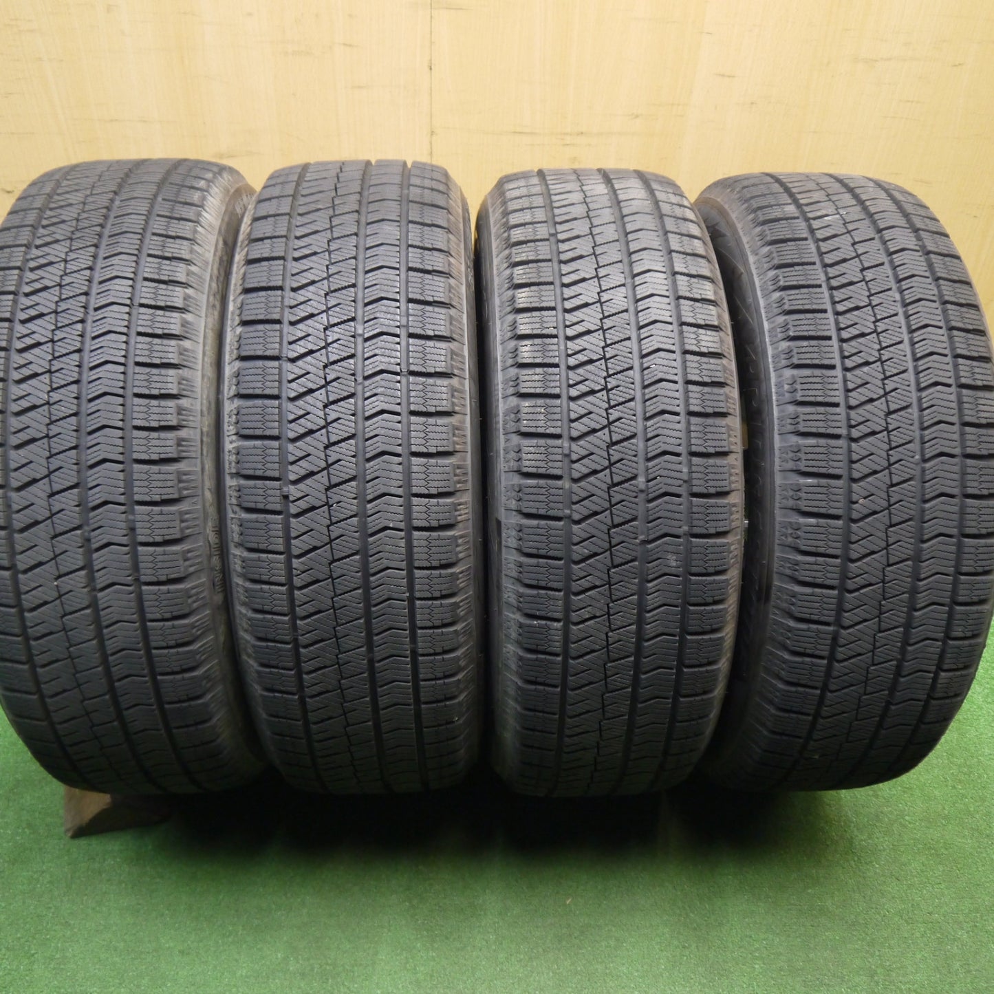 バリ溝！21年！キレイ！9.5分★スタッドレス 215/60R17 ブリヂストン ブリザック VRX2 BALMINUM BR10 バルミナ 17インチ PCD114.3/5H★5121903Hス