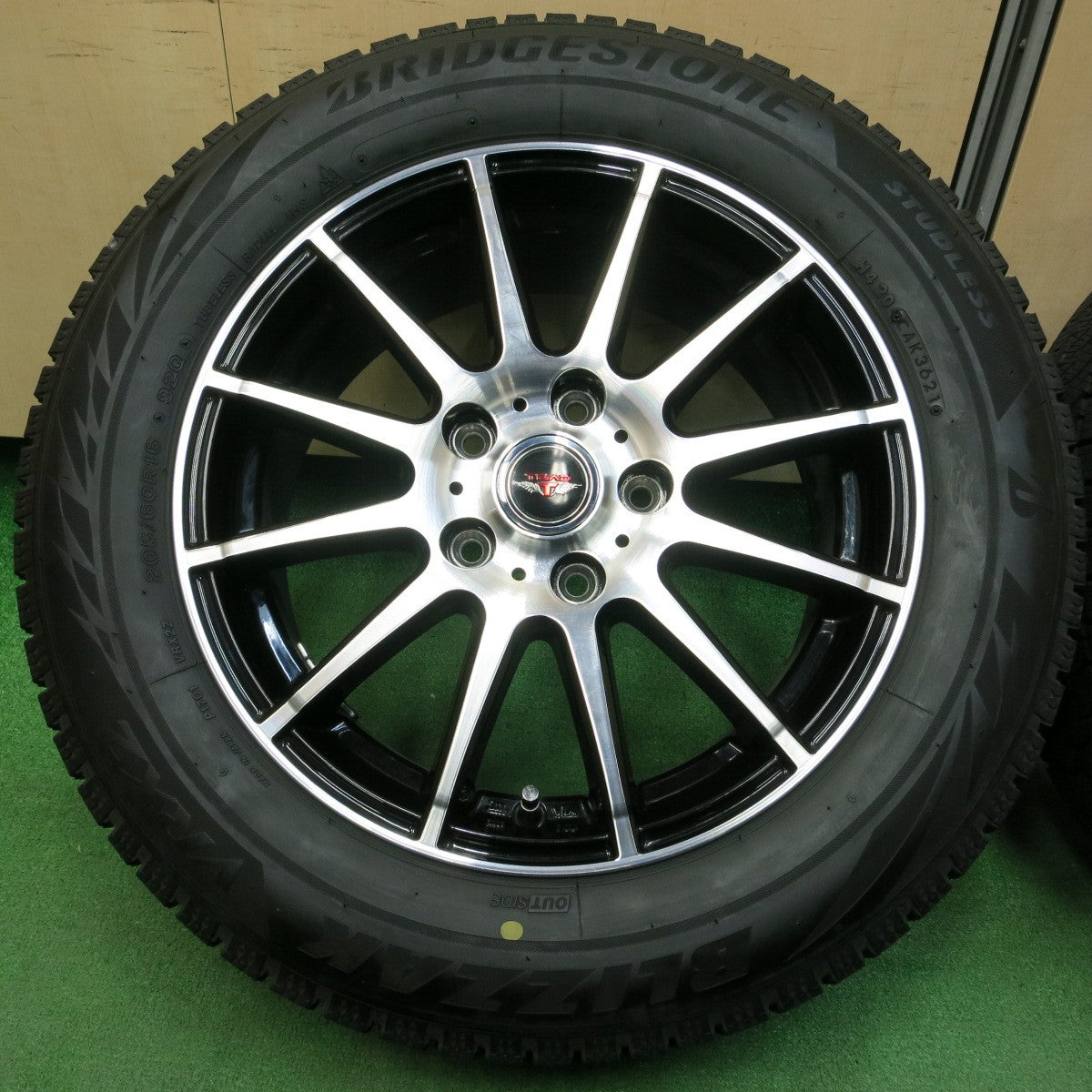 *送料無料* バリ溝！21年！キレイ！9.5分★スタッドレス 205/60R16 ブリヂストン ブリザック VRX2 TEAD テッド 16インチ PCD114.3/5H★4041102イス