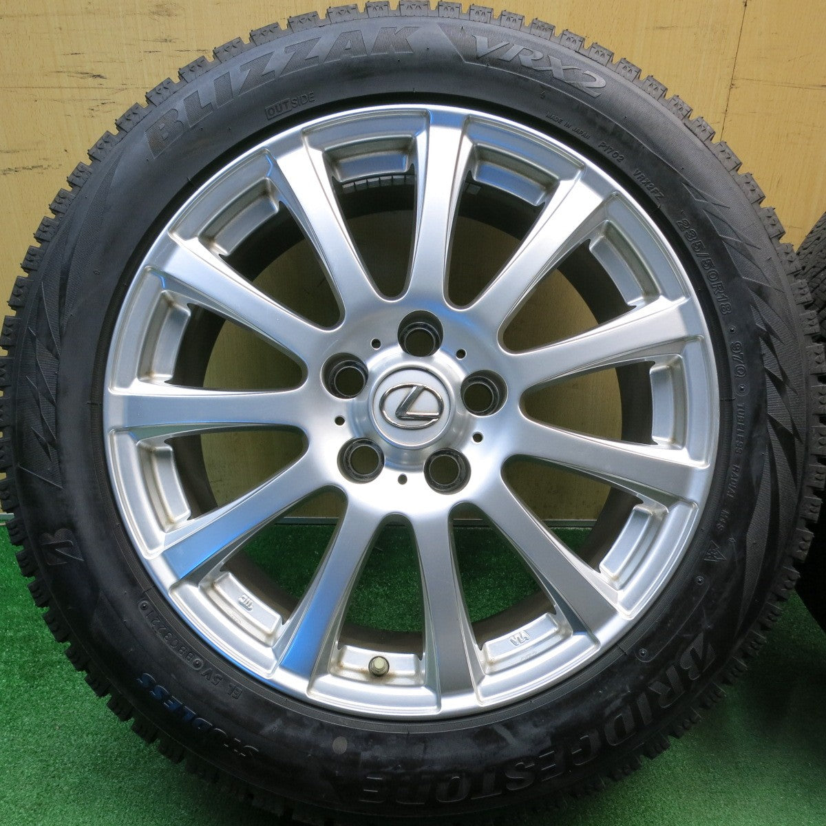 センサー付！バリ溝！キレイ！9.5分★レクサス 等 235/50R18 スタッドレス ブリヂストン ブリザック VRX2 LF SPORT 18インチ PCD120/5H★6022605HAス