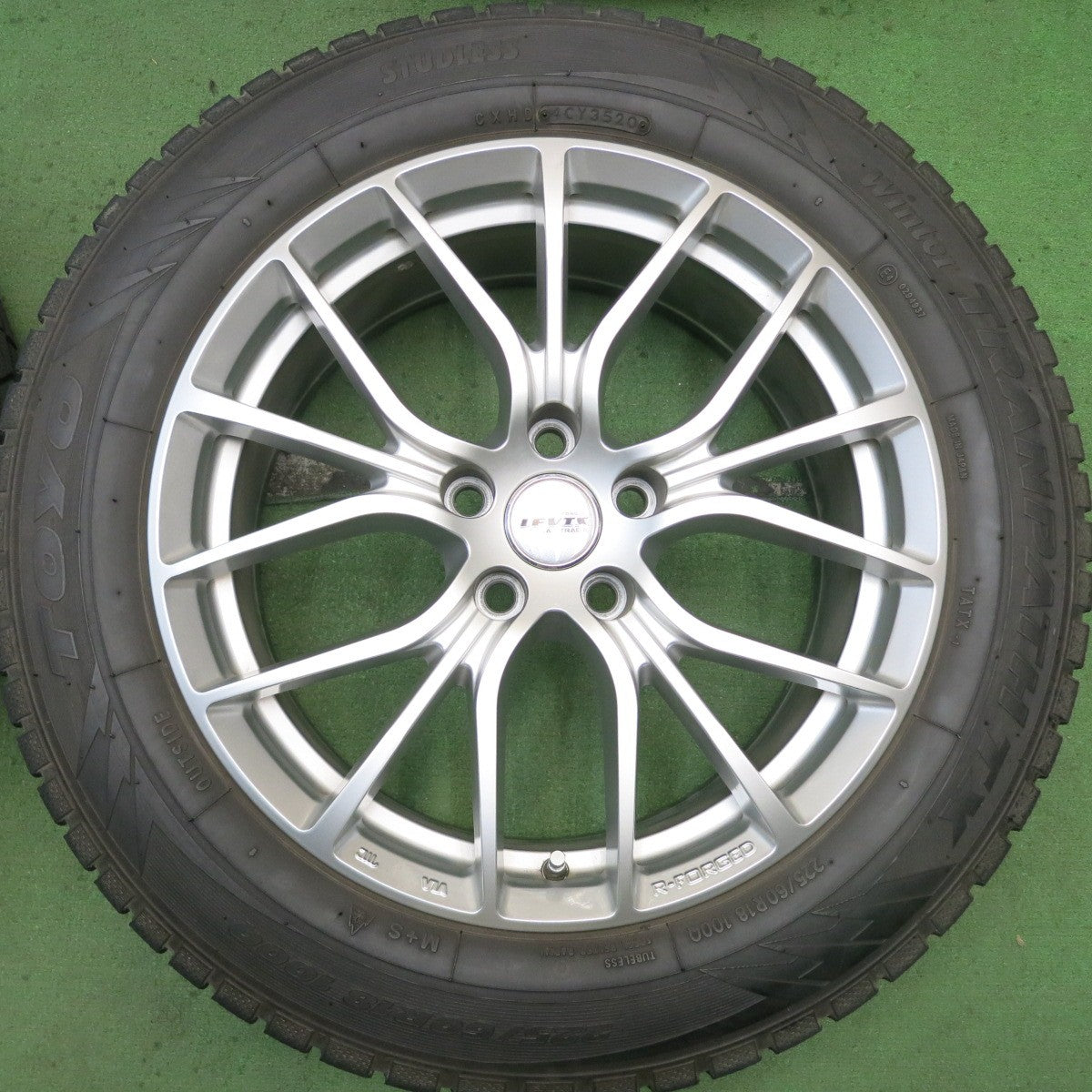 バリ溝！キレイ！9.5分★スタッドレス 225/60R18 トーヨー ウインター トランパス TX R-FORGED LEVIS LA STRADA 阿部商会 18インチ PCD114.3/5H★5080701HAス