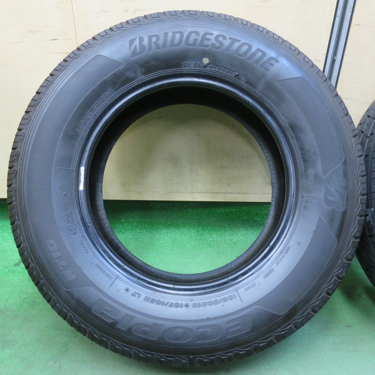 バリ溝！22年！9.5分以上★195/80R15 107/105N ブリヂストン エコピア R710 タイヤ 15インチ ハイエース キャラバン 等★5102505イノタ