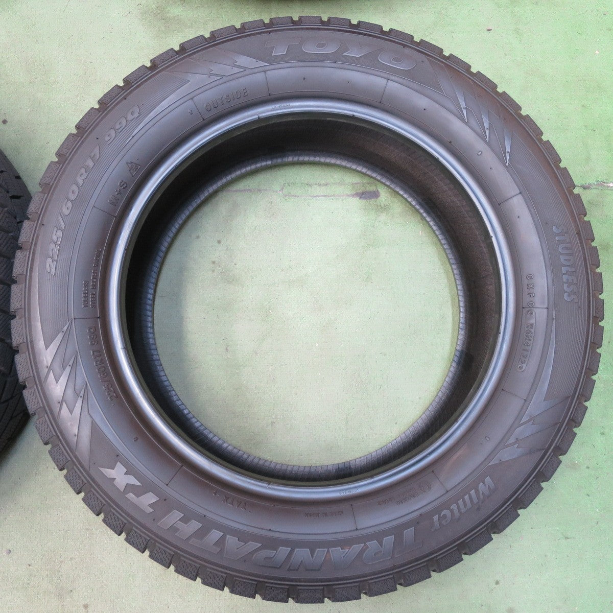 バリ溝！22年！9.5分★スタッドレス 225/60R17 トーヨー ウインター トランパス TX タイヤ 17インチ XV フォレスター アウトバック 等★6071408イスタ