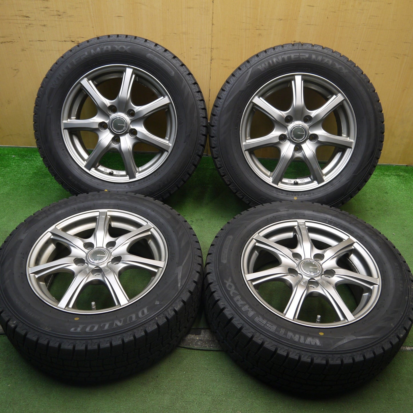 バリ溝！23年！9.5分以上★スタッドレス 195/65R15 ダンロップ ウインターマックス WM02 MiLLOUS ミルアス 15インチ PCD114.3/5H★5080104Hス