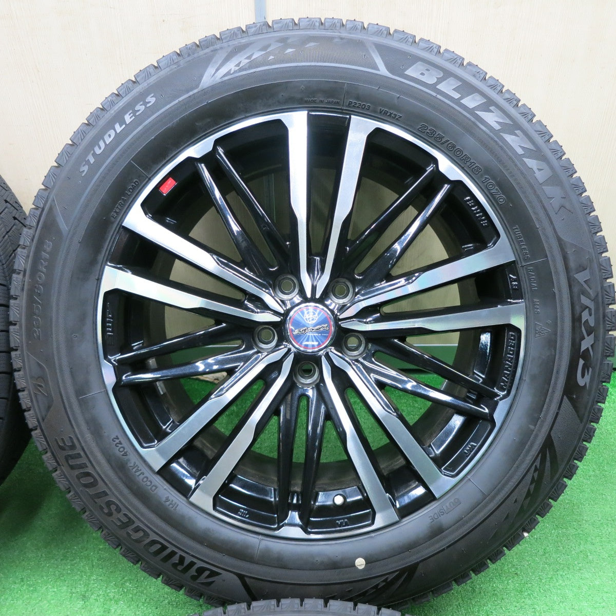 [送料無料] バリ溝！22年！キレイ！9.5分★スタッドレス 235/60R18 ブリヂストン ブリザック VRX3 SMACK ENKEI AME スマック エンケイ 18インチ PCD114.3/5H★4111306TNス