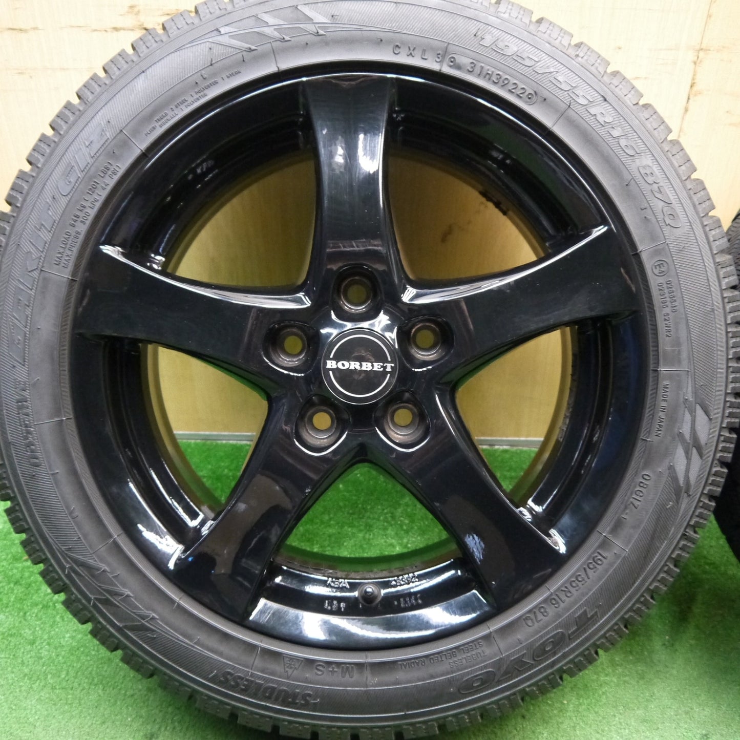 バリ溝！22年！キレイ！9.5分以上★MINI ミニ クーパー 等 BORBET 195/55R16 スタッドレス トーヨー オブザーブ ガリット GIZ ボルベット 16インチ PCD112/5H★5060405Hス