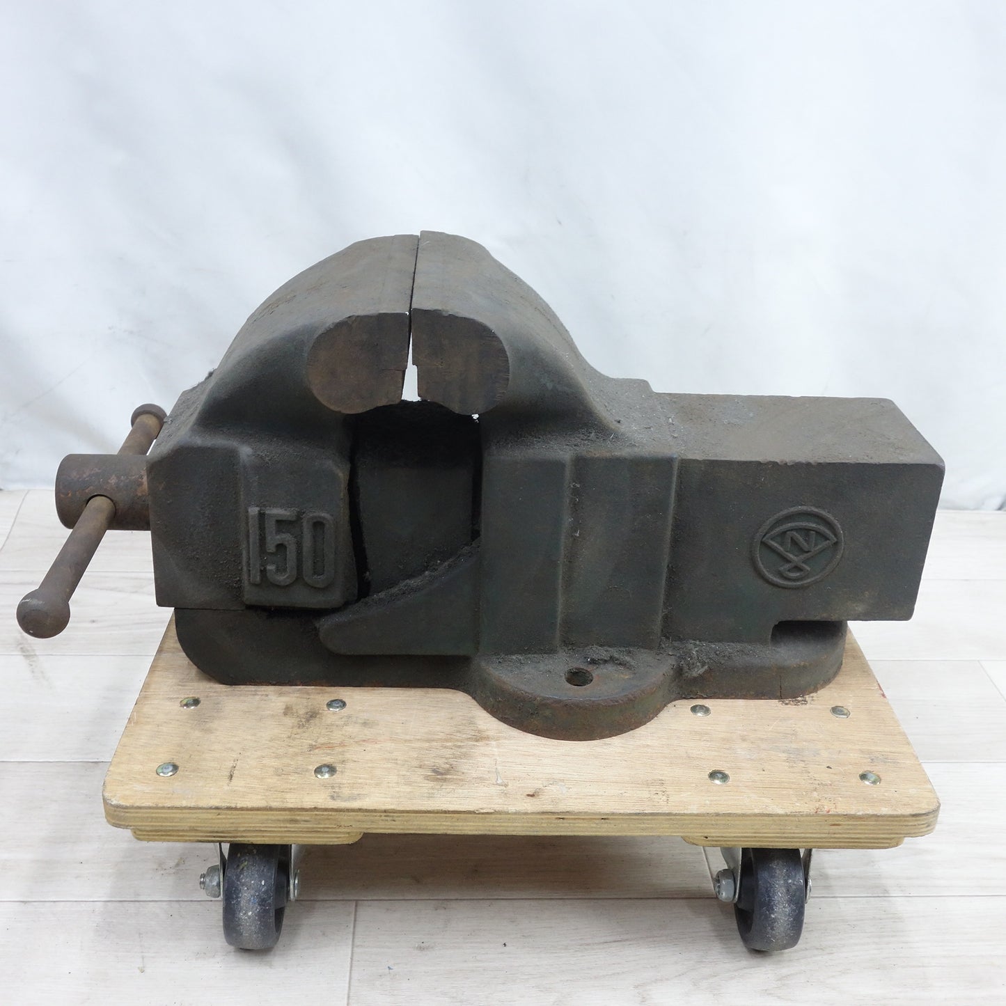 [送料無料] ◆ナベヤ 卓上 万力 150 型式 不明 ベンチ バイス 締め付け 固定 工具 道具②◆