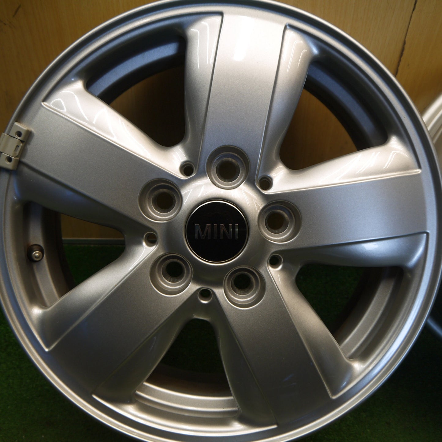 キレイ★MINI ミニ F55 F56 純正 ホイール 15インチ 15×5.5J PCD114.3/5H★6052504Hホ