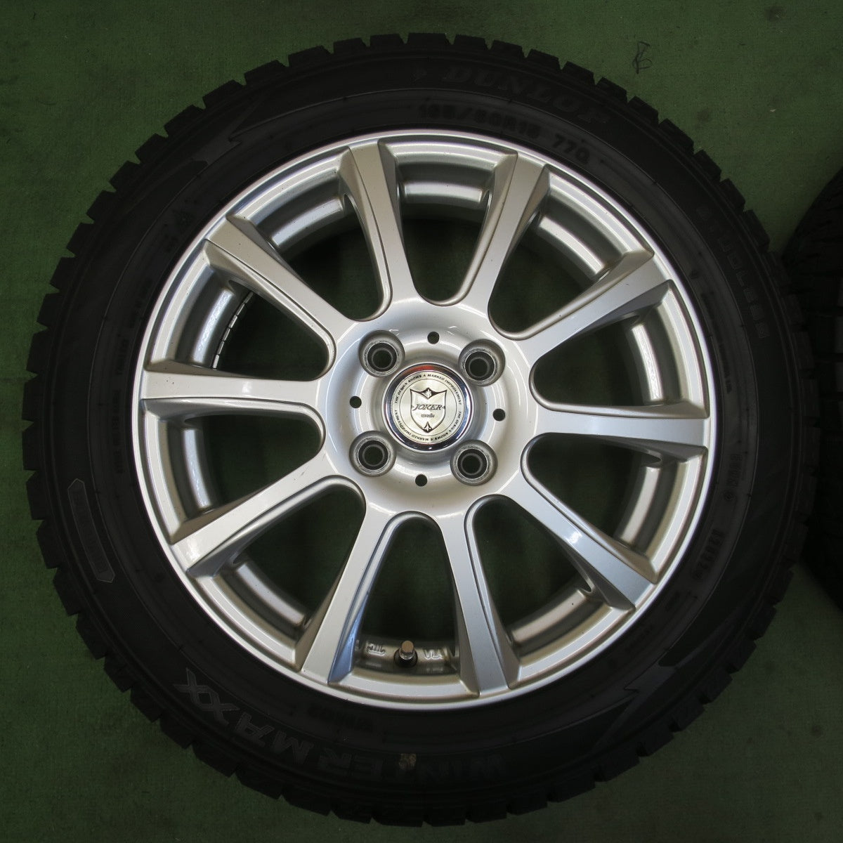 バリ溝！22年！9.5分以上★スタッドレス 165/60R15 ダンロップ ウインターマックス WM02 JOKER ジョーカー 15インチ ハスラー ソリオ 等 PCD100/4H★6021311イス