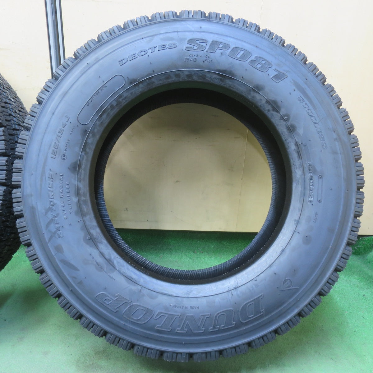 未使用！25年★トラック タイヤ 245/70R19.5 136/134J スタッドレス ダンロップ デクテス SP081 DECTES 19.5インチ★6033001イスタ