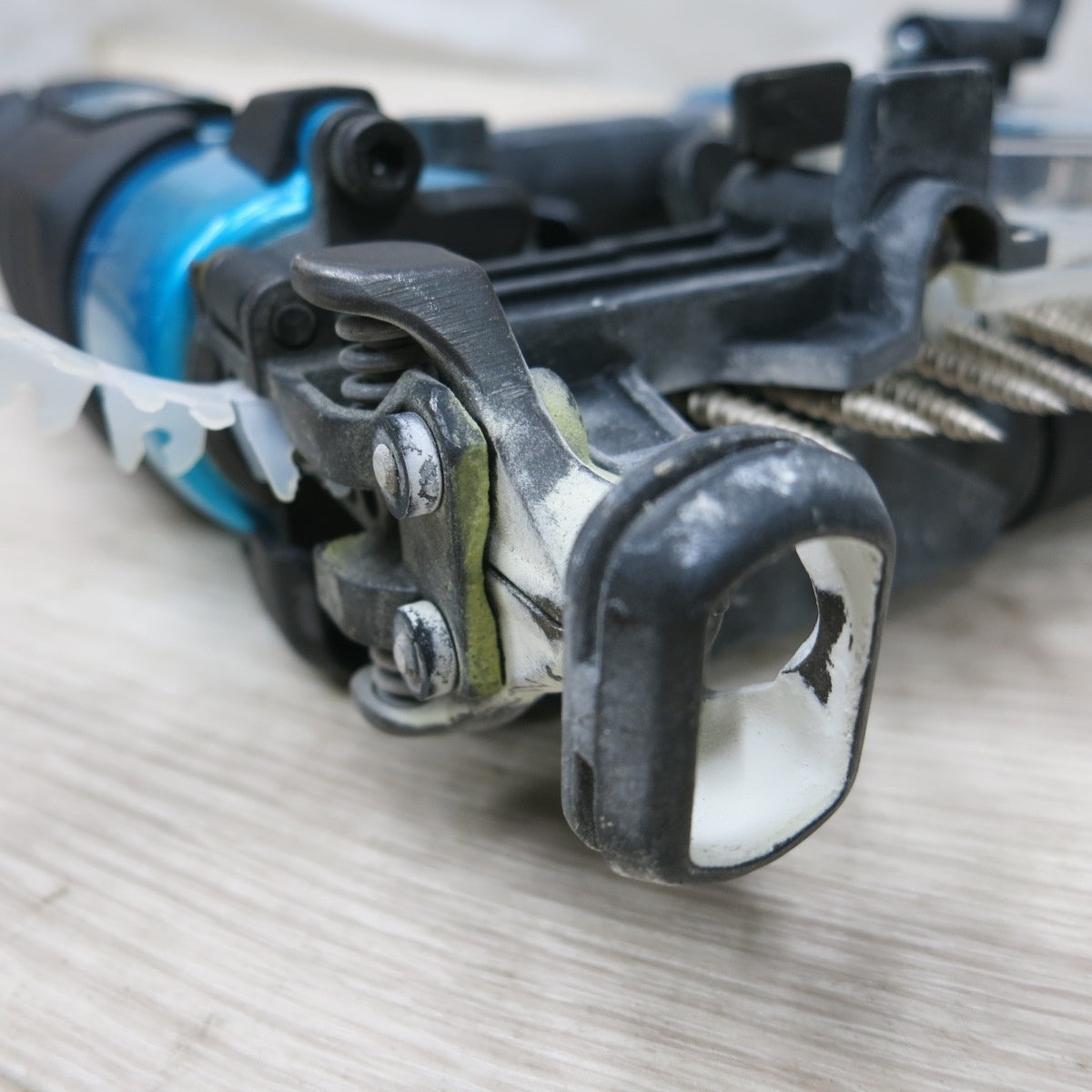 [送料無料] ◆マキタ 高圧 エア ビス打ち機 41mm AR411HR ねじ打機  ケース 付き エアツール◆
