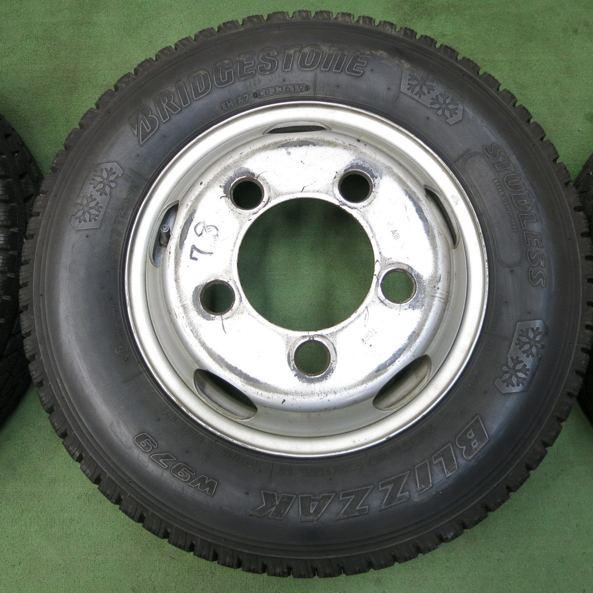 [送料無料] バリ溝！8.5分！6本★トラック タイヤ 195/75R15 109/107L スタッドレス ブリヂストン ブリザック W979 TOPY スチール 15インチ PCD203.2/5H★5031501ナス