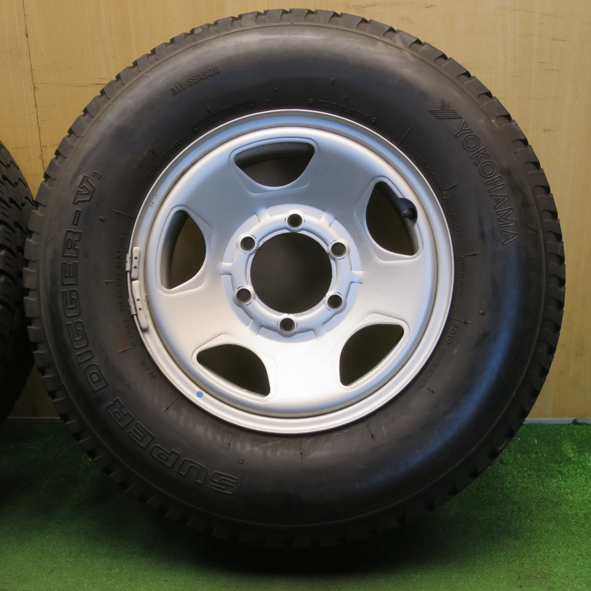 バリ溝！9.5分★215/80R15 112/110L ヨコハマ SUPER DIGGER-V スチール ホイール 15インチ PCD139.7/6H★6042101NJノ