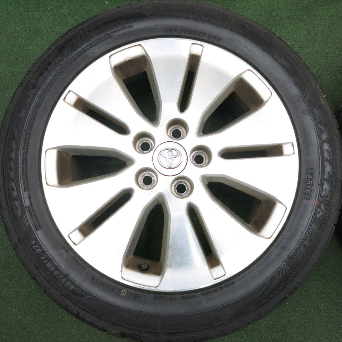 *送料無料* バリ溝！21年！9.5分★トヨタ 10系 アルファード 純正 225/55R17 グッドイヤー イーグル LS EXE ダンロップ VEURO 304 PCD114.3/5H★4060904HAノ