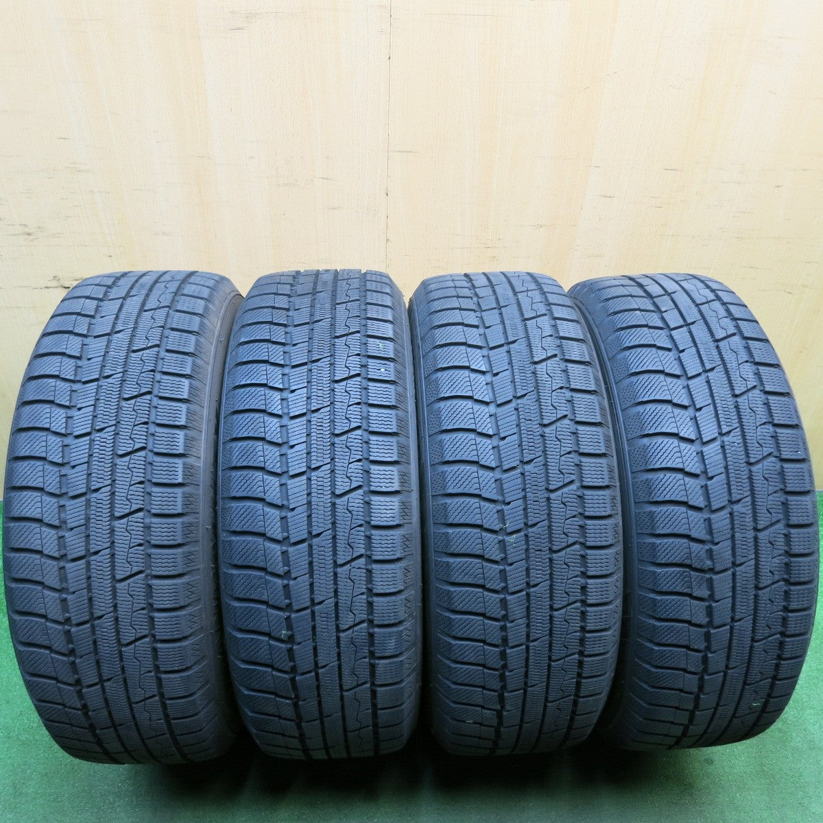 バリ溝！21年！キレイ！9.5分★スタッドレス 215/60R17 トーヨー ウインター トランパス TX SCHNEIDER MiD シュナイダー 17インチ PCD114.3/5H★5052302AKス