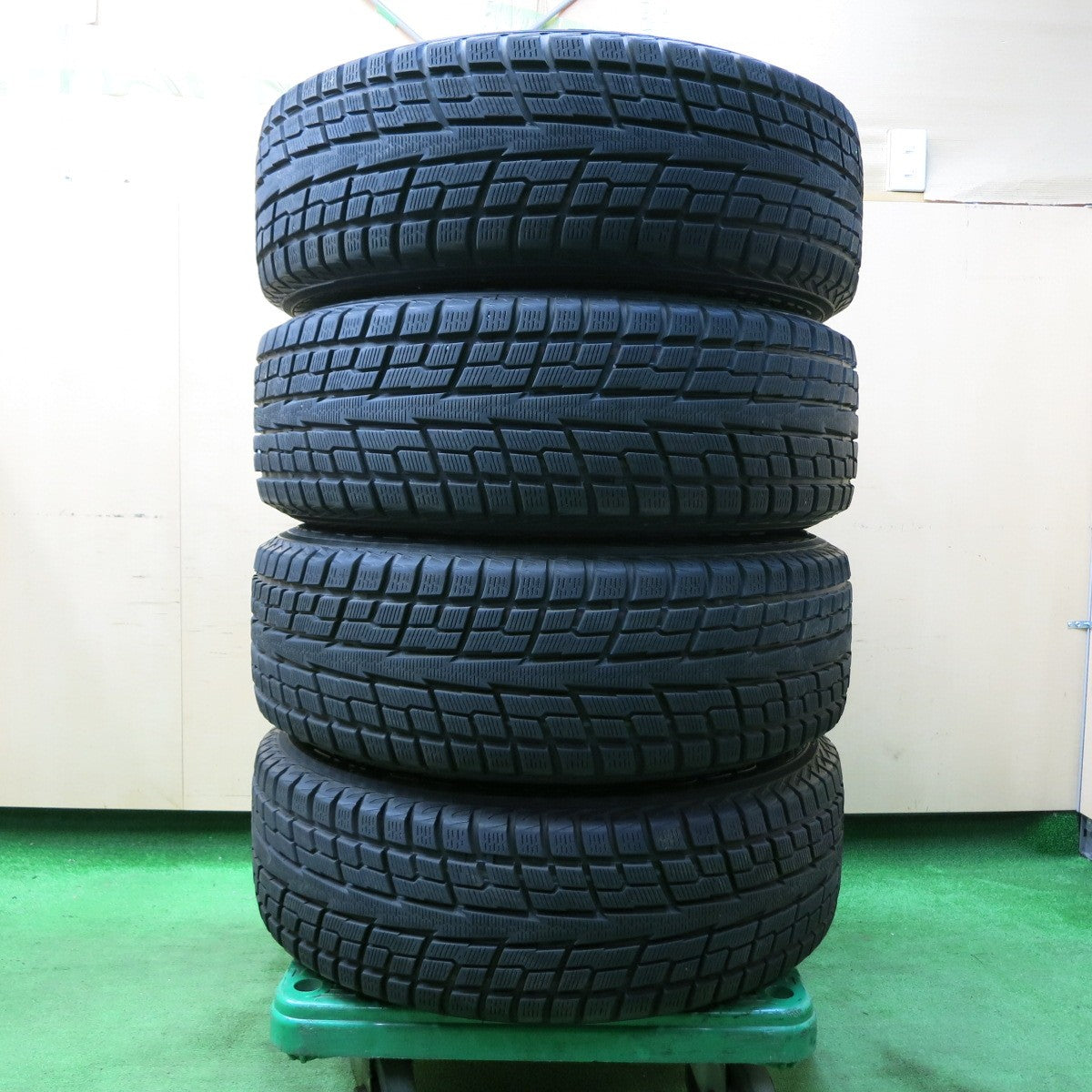 *送料無料* センサー付！バリ溝！綺麗！9分★レクサス等 235/65R18 スタッドレス ヨコハマ ジオランダー i/T-S VELVA SPORT PCD114.3/5H★4042919イス