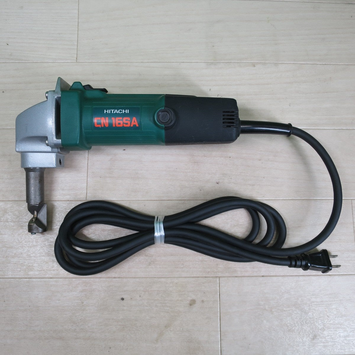 [送料無料] キレイ☆日立 1.6mm 折板 ニブラ CN16SA 電動 工具 切断 機 窓抜き HITACHI 100V☆