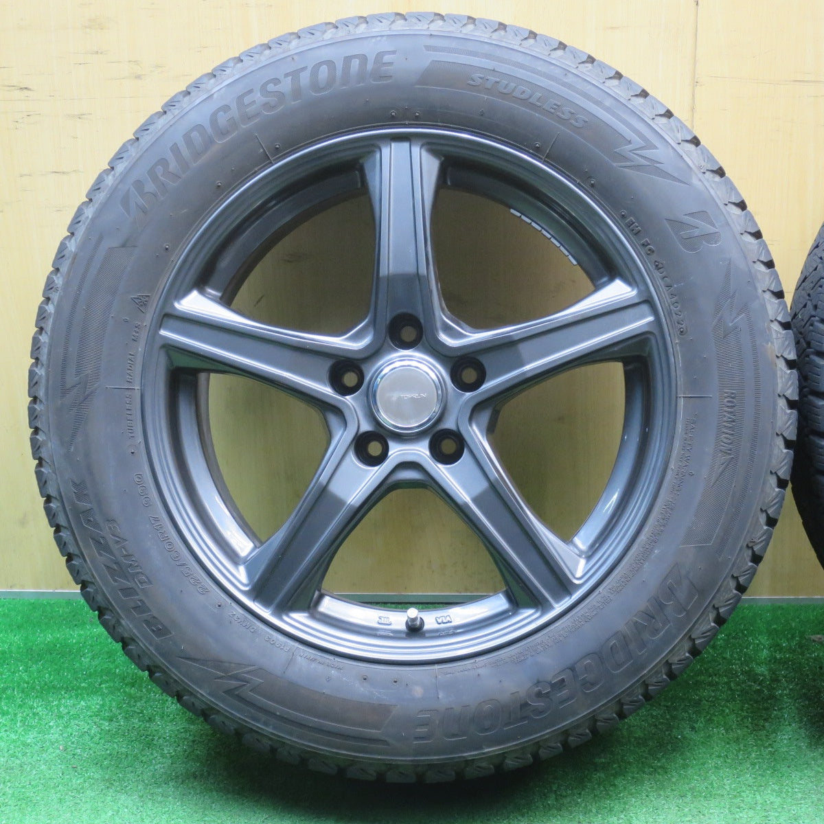 バリ溝！22年！キレイ！9分★スタッドレス 225/60R17 ブリヂストン ブリザック DM-V3 TOPRUN トップラン 17インチ PCD114.3/5H★5111802NJス