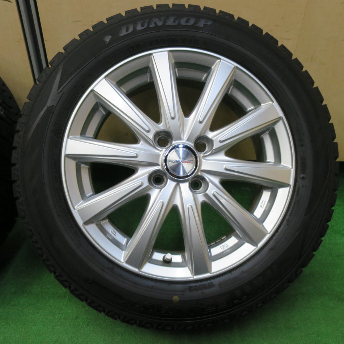 *送料無料* バリ溝！21年！キレイ！9.5分★スタッドレス 175/65R15 ダンロップ ウインターマックス WM02 JOKER ジョーカー PCD100/4H★4063006イス