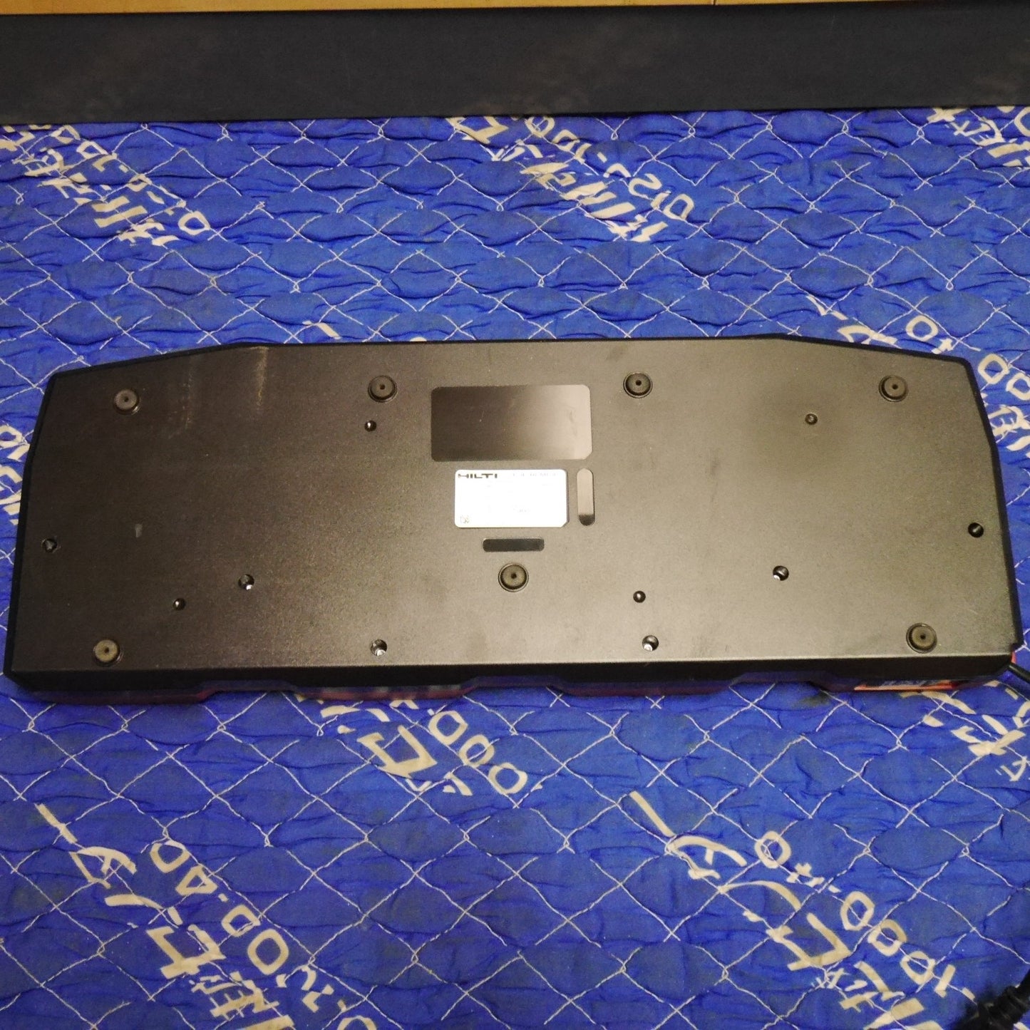 [送料無料] ☆HILTI ヒルティ マルチ チャージャー 4個口 充電器 C4/36-MC4 01 7.2V-36V 電動 工具に 100V②☆