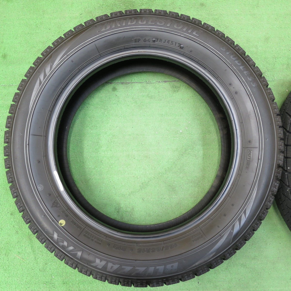 [送料無料] バリ溝！9.5分以上★スタッドレス 165/65R15 ブリヂストン ブリザック VRX タイヤ 15インチ デリカD2 ソリオ ハスラー タフト等★4110508イスタ