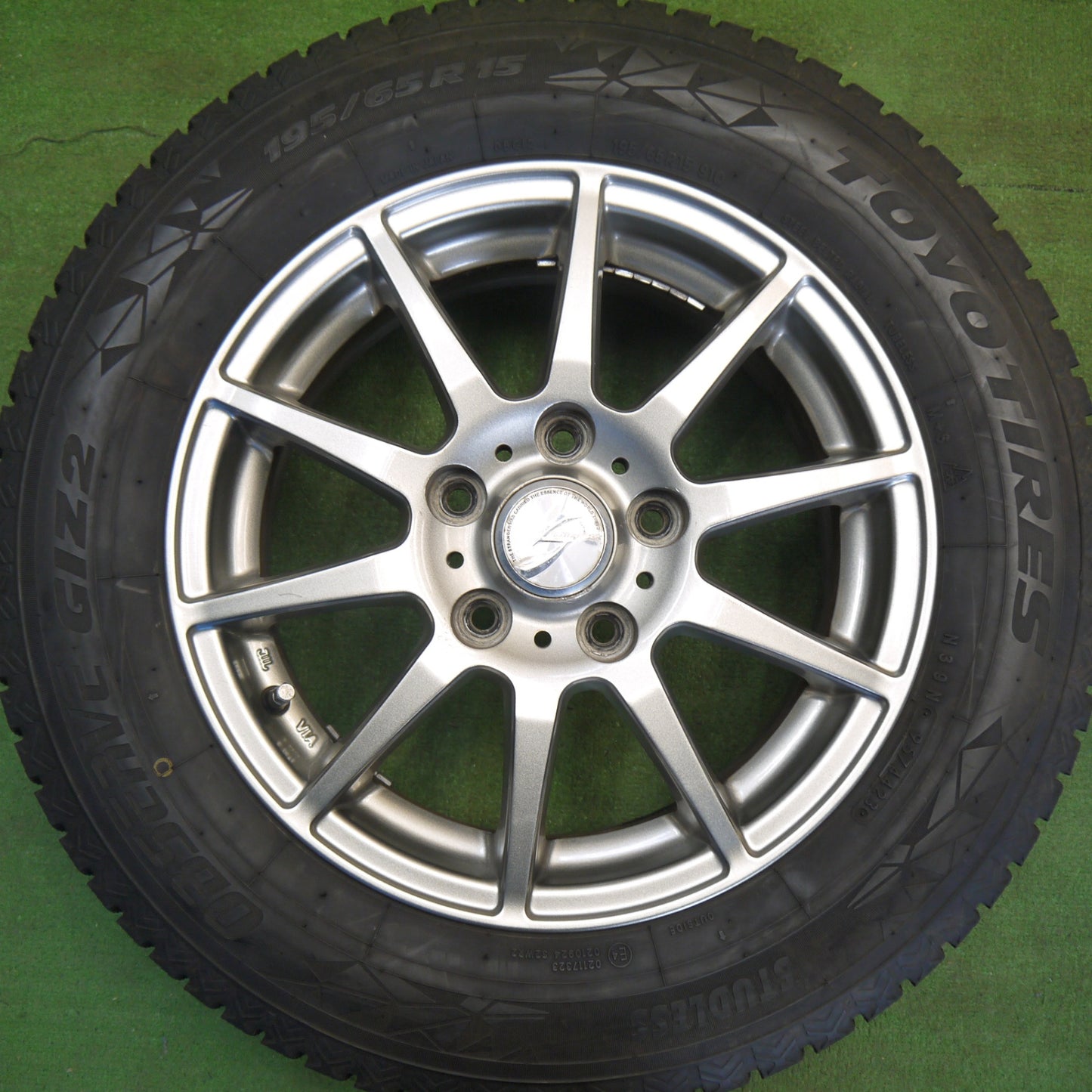 バリ溝！23年！キレイ！9分★スタッドレス 195/65R15 トーヨー オブザーブ GIZ2 STRANGER ストレンジャー 15インチ PCD114.3/5H★6041307Hス